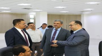 الأمين العام لحضرموت يدشن أول محطة للطاقة الشمسية لمصنع الأسمنت العربي