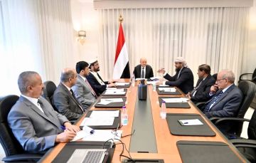 صحيفة: الرئاسي اليمني يعتمد خطة شاملة لإنعاش الاقتصاد وتوحيد الإيرادات في البنك المركزي صحيفة: الرئاسي اليمني يعتمد خطة شاملة لإنعاش الاقتصاد وتوحيد الإيرادات في البنك المركزي