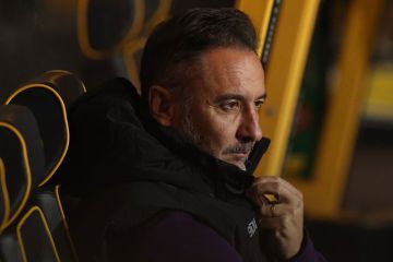 ولفرهامبتون الإنجليزي يقيل مدربه بعد 45 يوما فقط من تجديد عقده