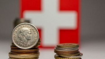 انكماش القطاع المالي السويسري وتراجع المؤسسات إلى 1570 انكماش القطاع المالي السويسري وتراجع المؤسسات إلى 1570
