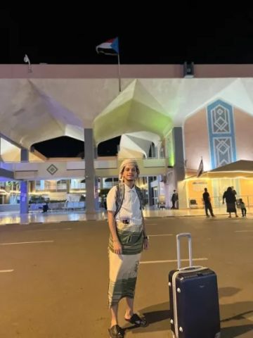 غادروا هذه البلاد .. صورة من مطار عدن تشعل الجدل: إعلامي يمني يدعو الشباب للرحيل غادروا هذه البلاد .. صورة من مطار عدن تشعل الجدل: إعلامي يمني يدعو الشباب للرحيل