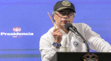 الرئيس الكولومبي يتهم وزير الخارجية الأمريكي بالتخطيط سرا لإيداعه السجن