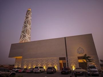 سلطنة عمان تفتتح جامع العرفان في بوشر بسعة تتجاوز 1500 مصل