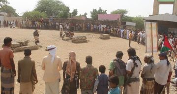 وقفة قبلية مسلحة في المنصورية بالحديدة وفاء لدماء الشهداء وإعلانا للنفير العام