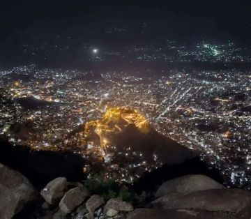 استهداف معلم بقنبلة يدوية أمام منزله في محافظة تعز استهداف معلم بقنبلة يدوية أمام منزله في محافظة تعز