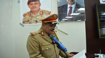 اللواء الركن بن عتيق ينال درجة الزمالة من كلية الدفاع الوطني