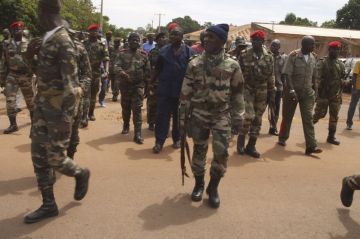 انقلاب عسكري في غينيا بيساو وضباط يعلنون السيطرة على البلاد انقلاب عسكري في غينيا بيساو وضباط يعلنون السيطرة على البلاد