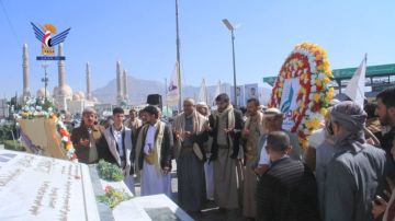 ضباط من القوات الجوية يزورون أضرحة الشهداء الصماد والرهوي والغماري