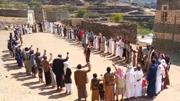 وقفات في ريمة وفاء لدماء الشهداء وتأكيدا على استمرار التعبئة والجهوزية وقفات في ريمة وفاء لدماء الشهداء وتأكيدا على استمرار التعبئة والجهوزية