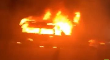 اللحظات الأولى لهجوم المستوطنين الصهاينة وإحراقهم مركبات فلسطينية في قرية الجبعة جنوب غرب بيت لحم اللحظات الأولى لهجوم المستوطنين الصهاينة وإحراقهم مركبات فلسطينية في قرية الجبعة جنوب غرب بيت لحم