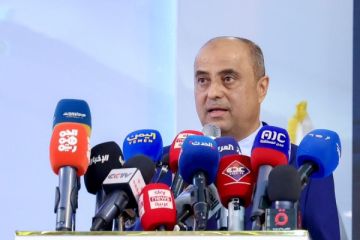 رئيس الوزراء: السعودية قدمت مؤخرا منحة مشتقات نفطية لليمن بقيمة 81 مليون دولار