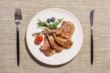 طريقة عمل ريش لحم مشوية في الفرن طريقة عمل ريش لحم مشوية في الفرن