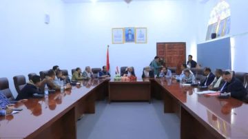 اجتماع لمناقشة الجوانب المتصلة بترميم وصيانة الشوارع الداخلية لمدينة إب