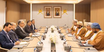 عمان وإيران تبحثان تعزيز التعاون الصناعي والتجاري عمان وإيران تبحثان تعزيز التعاون الصناعي والتجاري