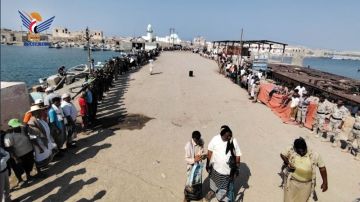 وقفة لأبناء مديرية كمران بالحديدة تأكيدا على استمرار النفير لمواجهة أعداء اليمن وقفة لأبناء مديرية كمران بالحديدة تأكيدا على استمرار النفير لمواجهة أعداء اليمن