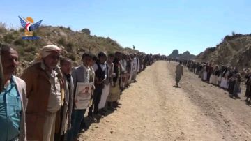 وقفة لقبائل مديرية مزهر في ريمة إعلانا للنفير العام والتأكيد على ثبات الموقف وقفة لقبائل مديرية مزهر في ريمة إعلانا للنفير العام والتأكيد على ثبات الموقف