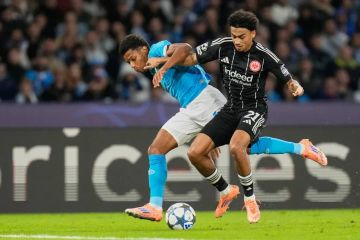 أبطال أوروبا: أرسنال يكتسح براغ ونابولي يسقط في فخ فرانكفورت أبطال أوروبا: أرسنال يكتسح براغ ونابولي يسقط في فخ فرانكفورت