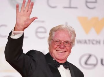 القاهرة السينمائي... حسين فهمي: غير مقتنع بتلوين أفلام الأبيض والأسود القاهرة السينمائي... حسين فهمي: غير مقتنع بتلوين أفلام الأبيض والأسود