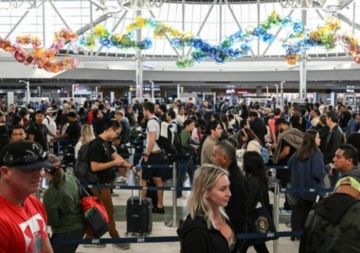 ترامب يطالب مراقبي الحركة الجوية بالعودة للعمل فورا