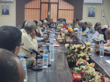 تنفيذي لحج يعقد اجتماعا استثنائيا ويقر حزمة من القرارات لتعزيز الأداء المؤسسي والإصلاح المالي والإداري