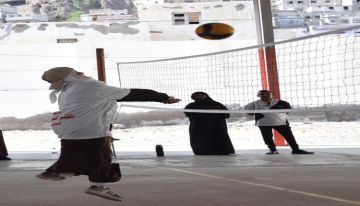 قسم الأنشطة في إدارة التربية والتعليم بمديرية صيرة ينظم دوري لكرة الطائرة (بنات)