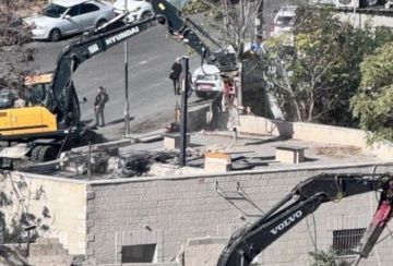 السلطات الإسرائيلية تهدم منزلا جنوب المسجد الأقصى