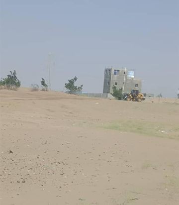 بدعم من محافظ لحج والسلطة المحلية بتبن.. نادي الحسيني الرياضي الثقافي يبدأ العمل في أرضية ملعبه الجديد