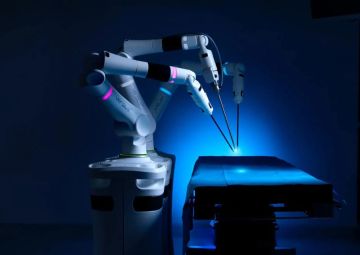 روبوت عبر قارتين ينجز أول جراحة سكتة دماغية في العالم روبوت عبر قارتين ينجز أول جراحة سكتة دماغية في العالم