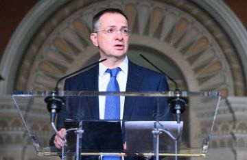 مساعد بوتين: مستعد لتقديم دورة محو أمية لـكالاس