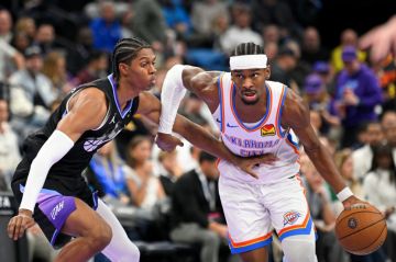 أن بي ايه: رابتورز أول المتأهلين إلى الأدوار الإقصائية في الكأس