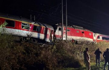 إصابة 30 شخصا في تصادم قطارين بسلوفاكيا إصابة 30 شخصا في تصادم قطارين بسلوفاكيا