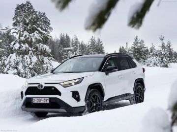 تويوتا RAV4 هايبرد 2025.. تصميم عصري وأداء هجيني متفوق
