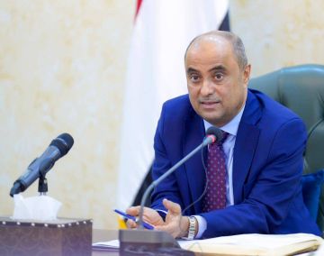 صحيفة: بن بريك في مهمة صعبة لضبط أداء الحكومة وتسريع الإصلاحات صحيفة: بن بريك في مهمة صعبة لضبط أداء الحكومة وتسريع الإصلاحات