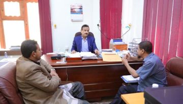 محافظ شبوة يستعرض مع جمعية رعاية المعاقين تصاميم مبناها الجديد