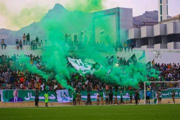 محافظ عدن يهنئ نادي وحدة عدن بالتتويج بدوري عدن الممتاز محافظ عدن يهنئ نادي وحدة عدن بالتتويج بدوري عدن الممتاز