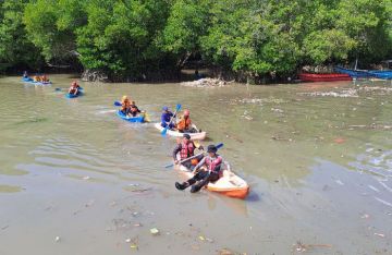إندونيسيا.. مصرع وفقدان 23 شخصا جراء انهيارات أرضية بجزيرة جاوة