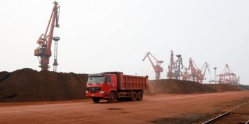 الصين تعلق ضوابط تصدير المعادن الأرضية النادرة لمدة عام