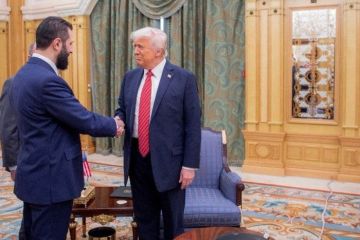 ترامب يكشف سبب رفع العقوبات عن سوريا ترامب يكشف سبب رفع العقوبات عن سوريا