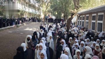 وقفات طلابية في مدارس المحويت وفاء للشهداء وتضامنا مع الشعب الفلسطيني وقفات طلابية في مدارس المحويت وفاء للشهداء وتضامنا مع الشعب الفلسطيني