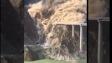 بالفيديو.. انهيار مفاجئ لجسر هونغ تشي في الصين بعد أشهر من افتتاحه بالفيديو.. انهيار مفاجئ لجسر هونغ تشي في الصين بعد أشهر من افتتاحه