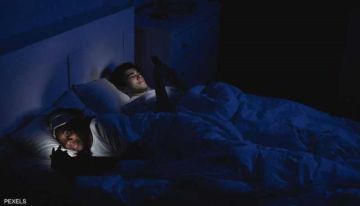 دراسة حديثة تنسف المعتقد الشائع حول استخدام الهاتف قبل النوم دراسة حديثة تنسف المعتقد الشائع حول استخدام الهاتف قبل النوم