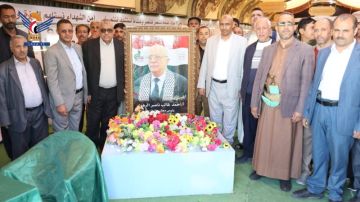 قيادة وكوادر وزارة المالية تزور معارض الشهداء بميدان السبعين