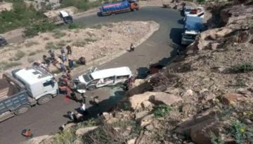 وفـ.ـاة خمسة أشخاص وإصـ.ـابة تسعة بحادث انقلاب حافلة في نقيل حيفان بتعز وفـ.ـاة خمسة أشخاص وإصـ.ـابة تسعة بحادث انقلاب حافلة في نقيل حيفان بتعز