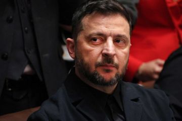 الرئيس الأوكراني يفرض عقوبات ضد مسئولين روس