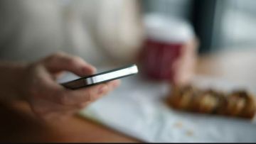 دراسة: استخدام الهاتف ليلا قد يزيد خطر الأفكار الانتحارية