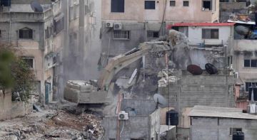 العدو الصهيوني يجبر مقدسيا على هدم منزله بسلوان ويخطر بهدم تسعة آخرى جنوب بيت لحم