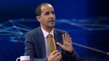 عادل الشجاع: ما يجري في حضرموت يضعف الدور السعودي ويعزز نفوذ الإمارات عادل الشجاع: ما يجري في حضرموت يضعف الدور السعودي ويعزز نفوذ الإمارات