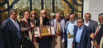 رئيس وأعضاء مكافحة الفساد يزورون ويكرمون أسرة الشهيد القاضي مجاهد عبدالله وزير العدل وحقوق الانسان