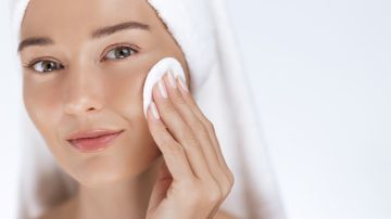 أفضل أمصال ترطيب بشرتك الجافة قبل المكياج.. في الطقس البارد
