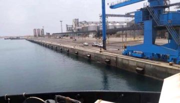 الحوثيون يعيدون تأهيل موانئ الحديدة لتجاوز آثار الضربات الجوية الحوثيون يعيدون تأهيل موانئ الحديدة لتجاوز آثار الضربات الجوية